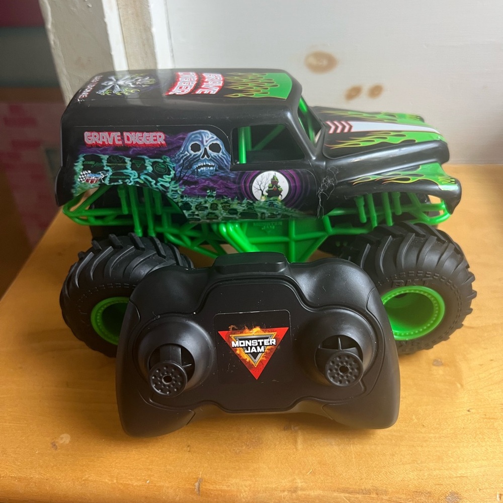 Grave Digger Remote Control Truck - Green and Black
